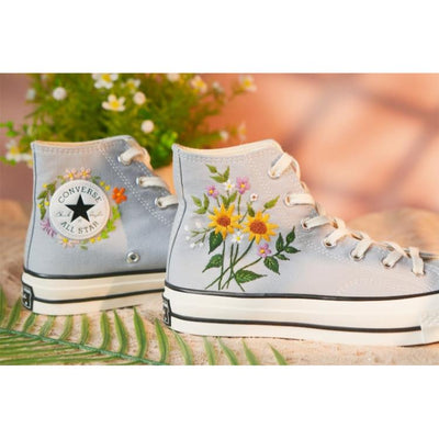 Convesr Chuck Taylor Embroidered Personalized, Bees and sweet Flowers