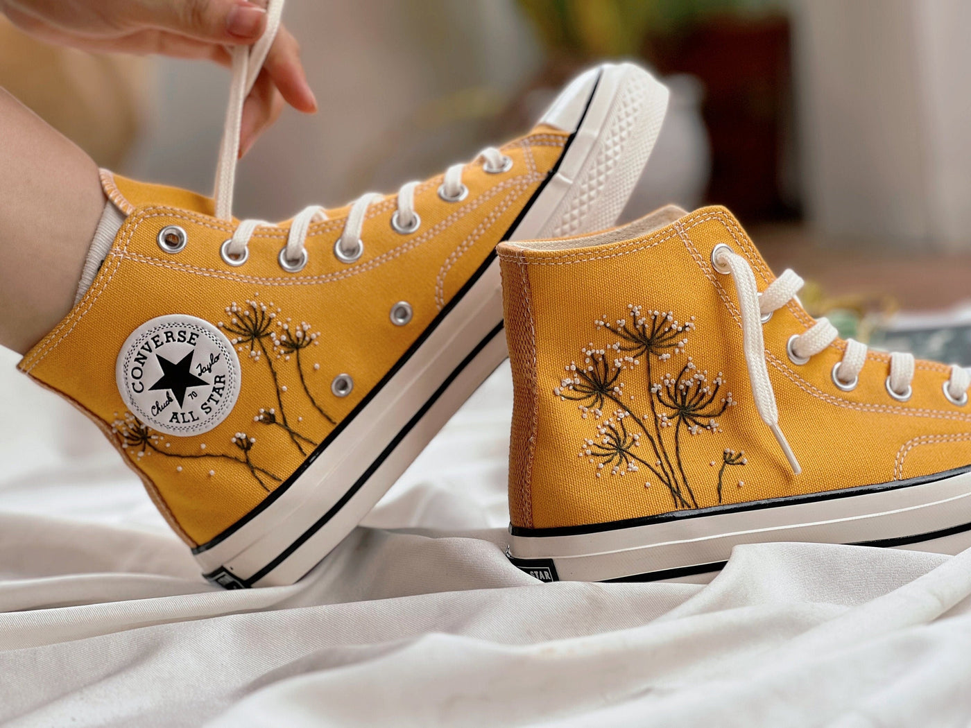 Embroidered Converse,Floral Converse,Custom Converse White Dandelion